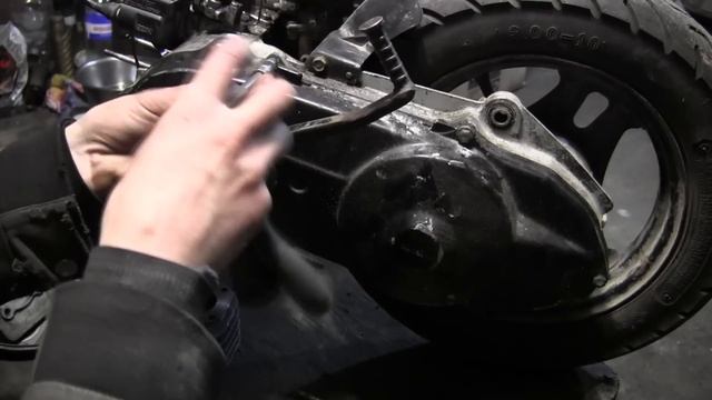 СВОИМИ РУКАМИ: Ремонт двигателя SUZUKI SEPIA ZZ 1часть смотреть онлайн