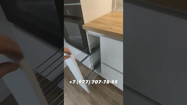 Обзор на огромную современную 4-х метровую белую кухню в которой продумано все до мелочей