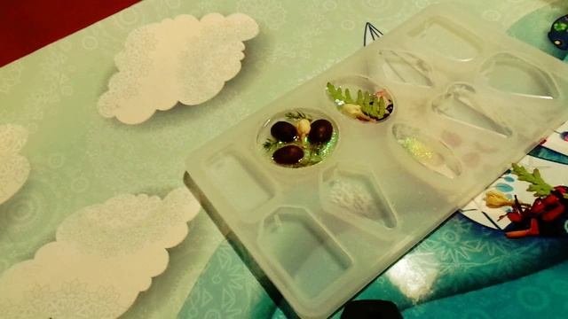 Оригинальные кулоны из эпоксидной смолы.