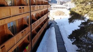 Горнолыжный курорт Архыз, Отель Arkhyz Royal Resort & Spa. Вид с квадрокоптера. Пролет за отелем.