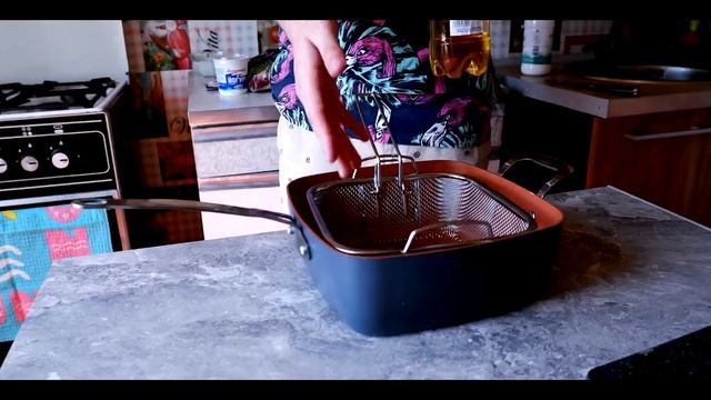 ЧЕГО БЫ ПОХАВАТЬ ЛЕТОМ? КОНЕЧНО ЖЕ КУРОЧКУ С ОВОЩАМИ! смотреть онлайн