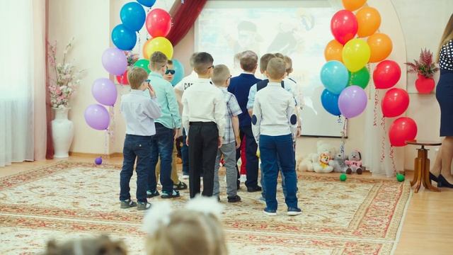Видео выпускной утренник детский сад Яблонька-1 смотреть онлайн