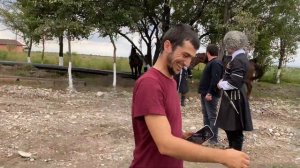 ВСАДНИКИ ЧЕЧНИ НА СВАДЬБЕ ИДРИСОВА АРБИ В с. НОВЫЕ-АТАГИ. ОЧЕНЬ КРАСИВАЯ ЧЕЧЕНСКАЯ СВАДЬБА.