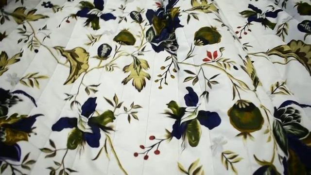 Курточная стежка с утеплителем Италия с рисунком на белом фоне синие цветы смотреть онлайн