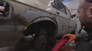 BMW E28 Дождалась! Замена арки заднего крыла.
