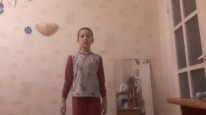 учимся делать шпагат стоя
