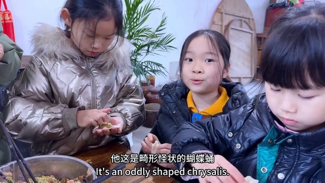 过年倒计时！带5个孩子一起包饺子，年味渐浓 смотреть онлайн