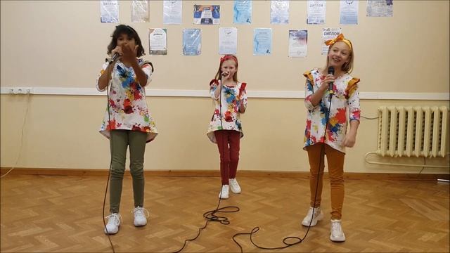 Вокальный ансамбль Пятниц@ Человек под дождём смотреть онлайн