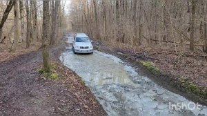 Утопили Прадо 120
УАЗик вытаскивает севший японский внедорожник.