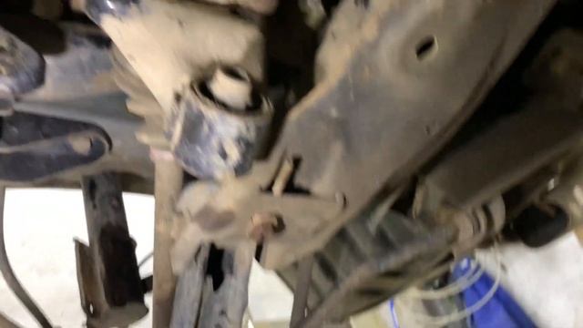 Mitsubishi Pajero Pinin Замена подушек переднего моста смотреть онлайн