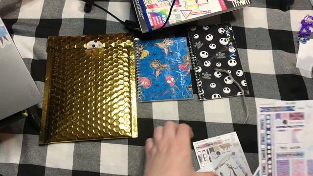 Bonus Video Keepsakesby Ashley and Magnolia Boulvard смотреть онлайн