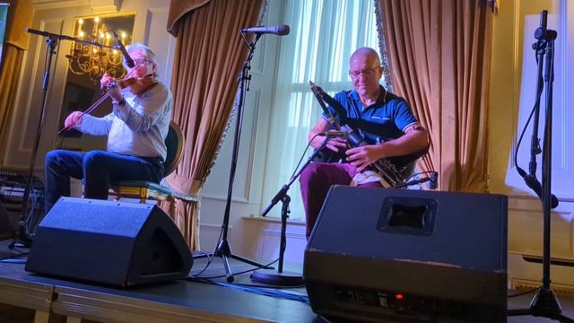 Brian Hughes and Dave Sheridan's album However Long the Day being launched at Ennis Trad Fest. смотреть онлайн