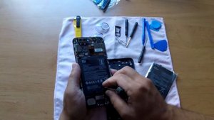 Замена батареи в Xiaomi Mi A1 за 10 минут