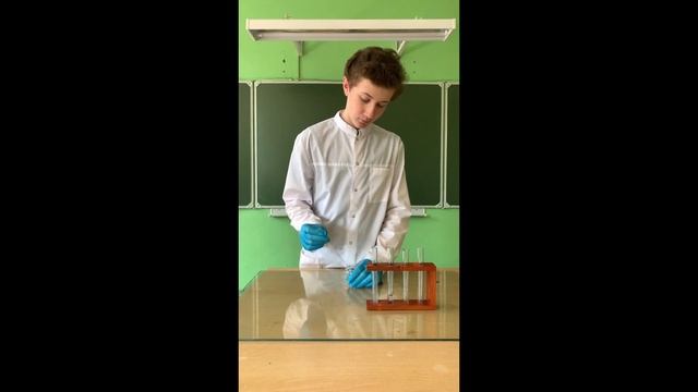 Определение pH раствора при помощи универсального индикатора. смотреть онлайн