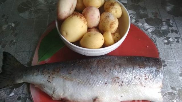 Сочная горбуша в рукаве с овощами и картошкой