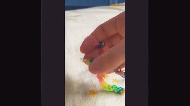 Как сплести браслет из резинок????Посмотри и узнаешь!!! смотреть онлайн