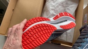 Кроссовки Mizuno Wave Rider 26 за 40 долларов: оригинал или подделка?