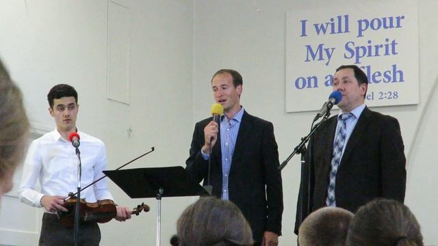 “Праздник” – Пение Василий Перебиковский и Петр Бальжик смотреть онлайн