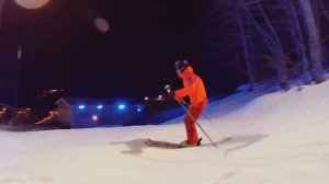 Вечернее катание. Горные лыжи быстрый спуск. Курорт Красная Поляна, Сочи