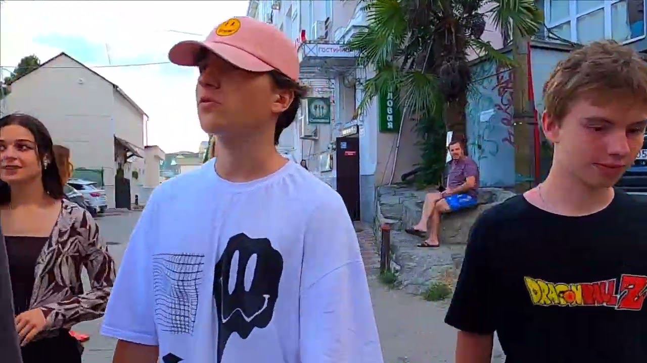 Город Ялта. Прогулка по старым улочкам / Жизнь в Ялте смотреть онлайн