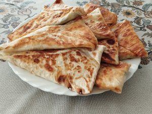 Готовить лень но хочется что то вкусное. Это просто ленивые пирожки.Ну очень ленивые и вкусные