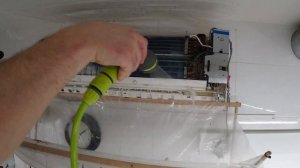 Как самому помыть кондиционер на кухне