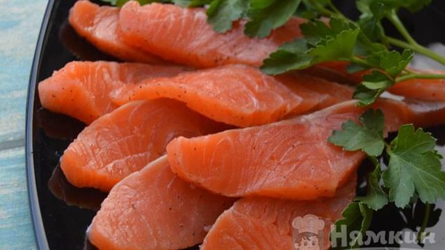 Слабосоленая форель с коньяком