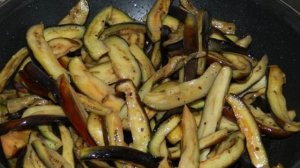 Жареные баклажаны с морковью и чесноком