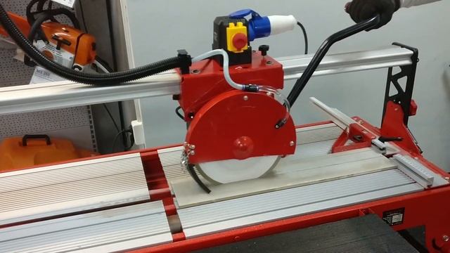 Лучший плиткорез с резом 1200 мм. Fortezzo DTS250-1200 1800Вт смотреть онлайн