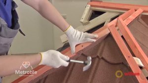 Монтаж конька и вальмы черепицы Metrotile