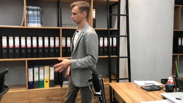 Стеллаж из ЛДСП и металла высотой 4 метра