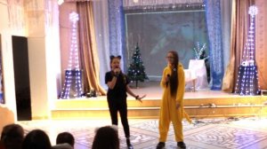 Песня Новый год к нам идет | Дни короче , вечер рано настаёт ,Незаметно реки покрывает лёд .