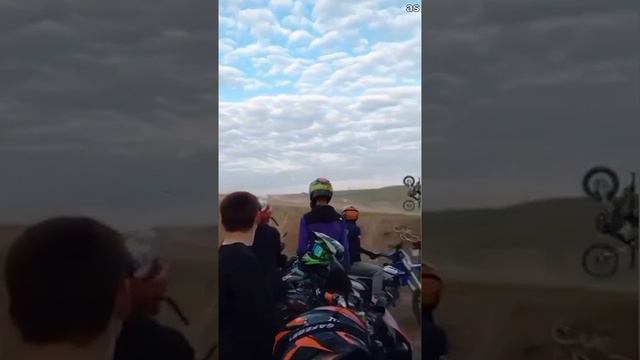 В Новошахтинске мотоциклисты столкнулись во время прыжка в воздухе