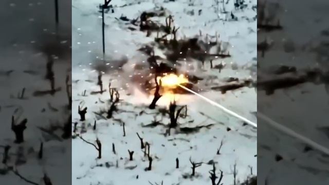 Кадрык как пара БМП "Bradley" ВСУ обстреливают российский танк Т-90М "Прорыв" смотреть онлайн