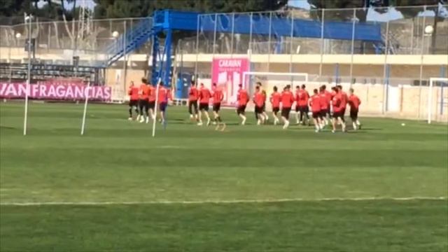 Erik Morán vuelve a entrenar con el grupo смотреть онлайн