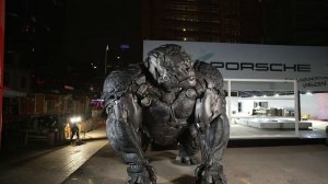 Трансформеры: Восстание зверей Покадровая съемка Оптимуса Прайма и Первобытной статуи (Transformers)