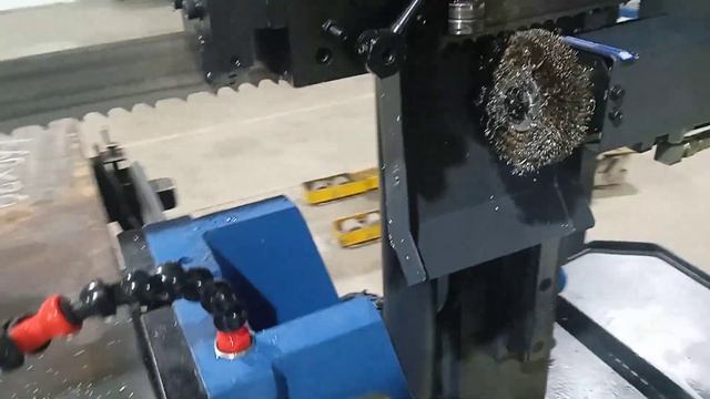 520 Полуавтоматический ленточнопильный станок