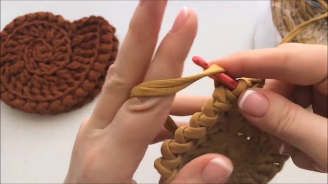 ОБВЯЗКА КРАЯ КРЮЧКОМ "РАЧИЙ ШАГ" изделий из трикотажной пряжи | crab stitch with T-shirt yarn