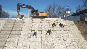 Реку Кача укрепляют габионами. Срублено 400 деревьев