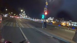 Езда на мотоцикле по городу . По центру Москвы под музыку. 4K