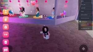 You can shake your butt in roblox now !? (roblox) *NEW ROBLOX EMOTE!!?*