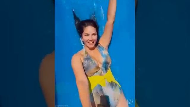 sunny leone enjoying holiday ???