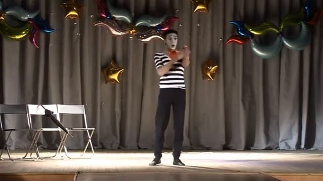Выступление мима на сцене ЕСОДа