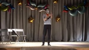 Выступление мима на сцене ЕСОДа