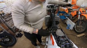 Проверка работы масло насоса КТМ 300 TPI Часть1