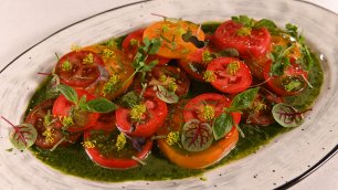 Салат из разноцветных томатов. Жареный адыгейский сыр в гречневых хлопьях