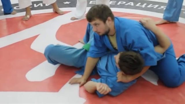 Борцовская техника. Группа Дениса Синютина в клубе "Профессионал" на Электролитном смотреть онлайн