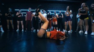 КОПЫЛОВА ЯНА//Twerk Пн/Ср 19:00 (Преображенская Площадь)