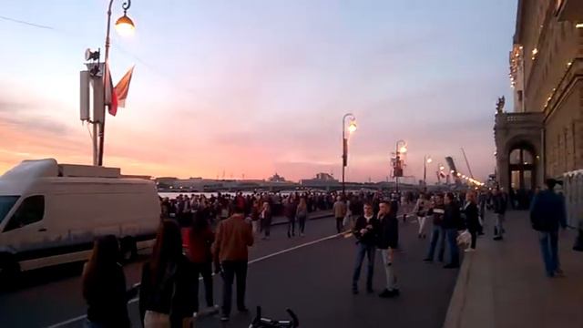 2 время   примерно 11 вечера  народ прибывает смотреть онлайн