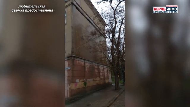 Горячий водопад с жилого дома в Керчи смотреть онлайн